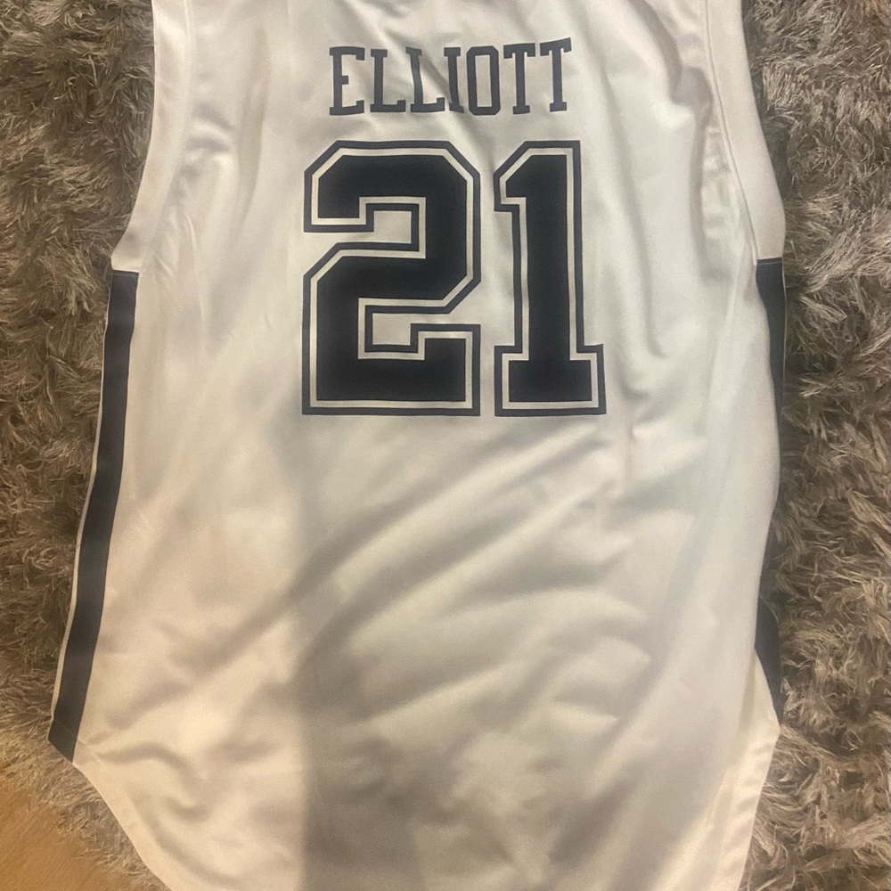 Women’s Nike sleeveless jersey size XL LIKE NEW!!!